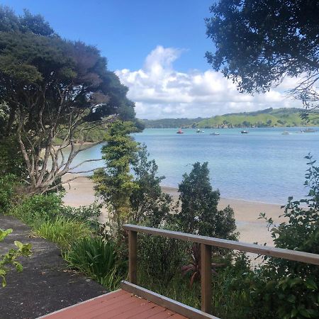 Bay View Bach Villa Raglan Exterior photo