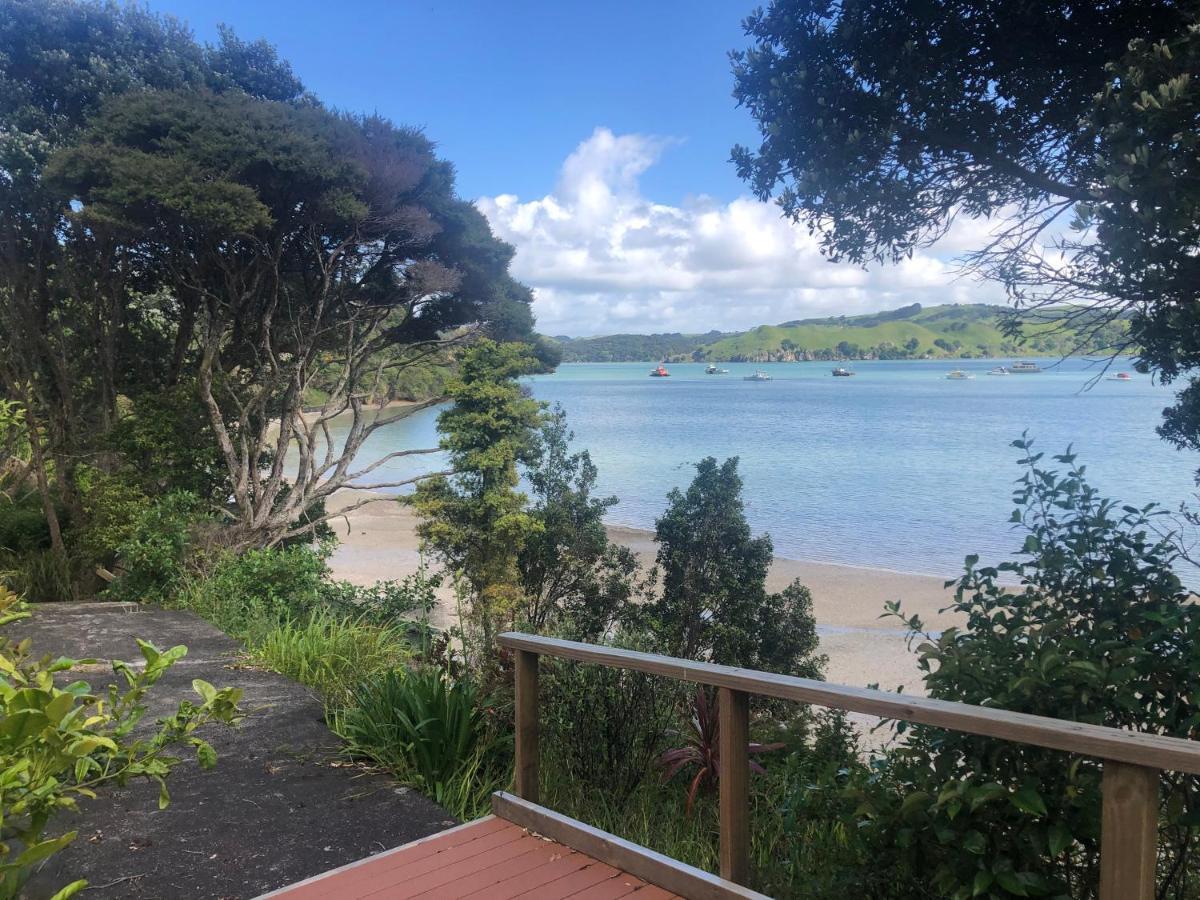 Bay View Bach Villa Raglan Exterior photo