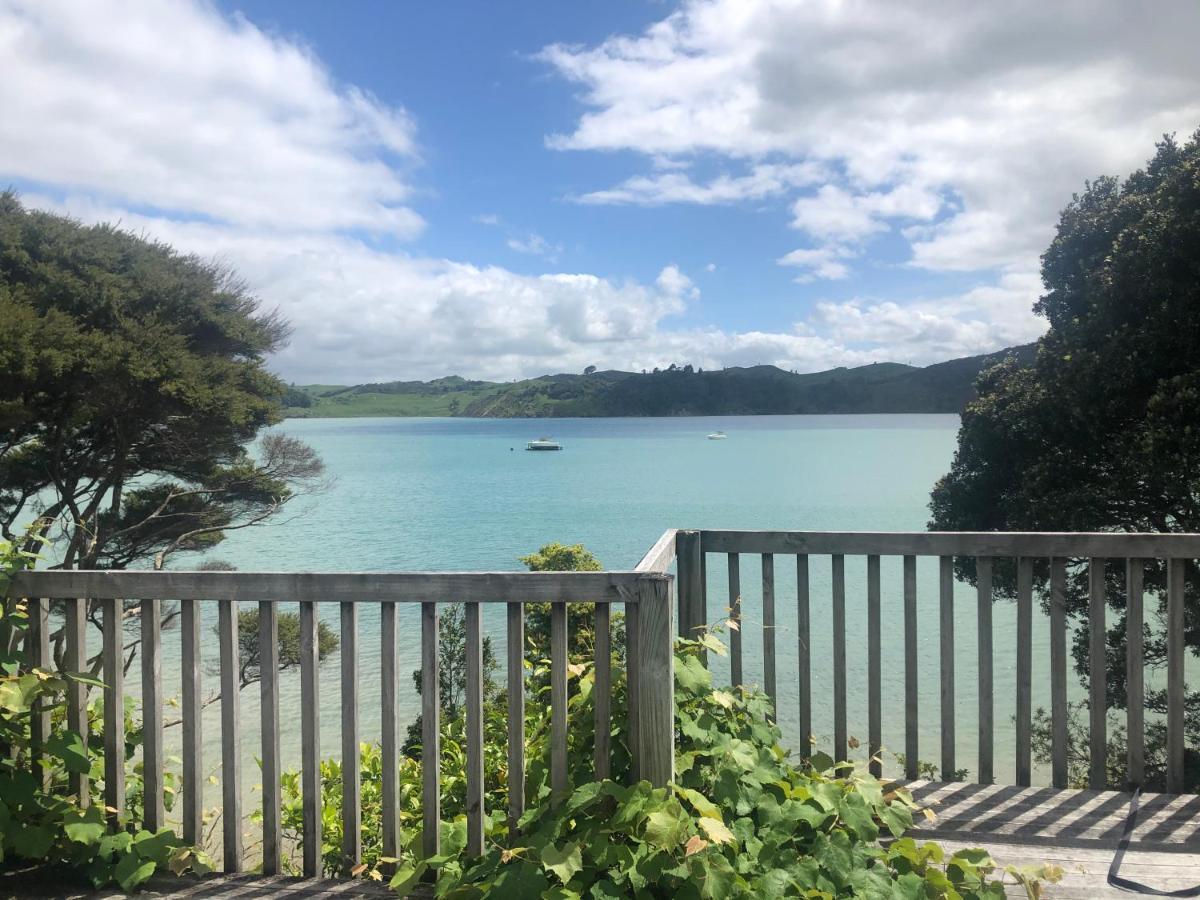Bay View Bach Villa Raglan Exterior photo